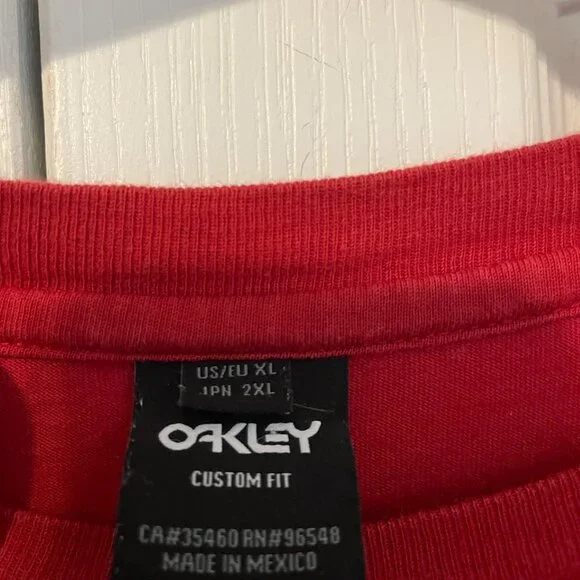 Oakley Longsleeve Men's XL - Picture 2 of 2